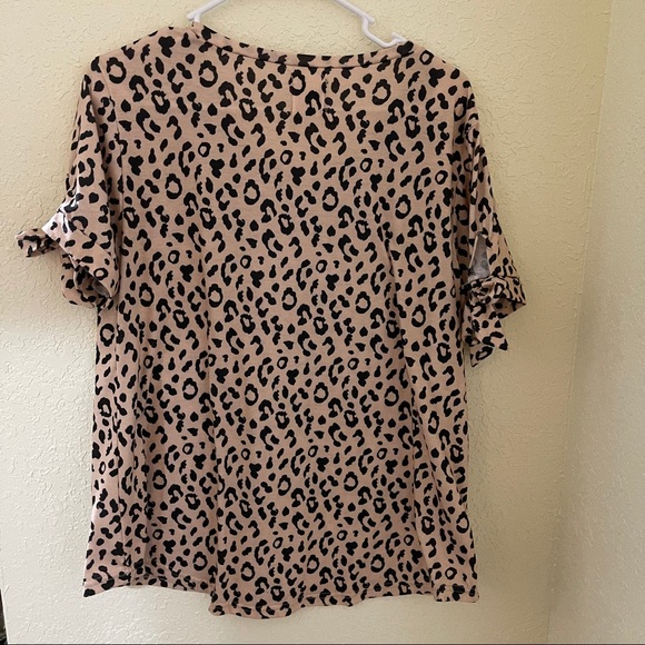 Grace & Emma tie sleeve cheetah blouse - Picture 4 of 4